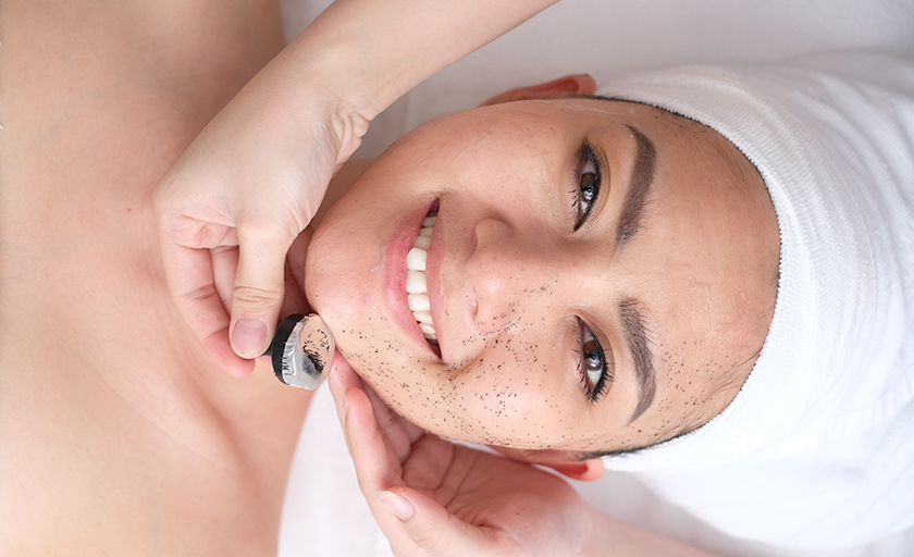 Công nghệ trị mụn vi tảo tinh thể kết hợp Peel da